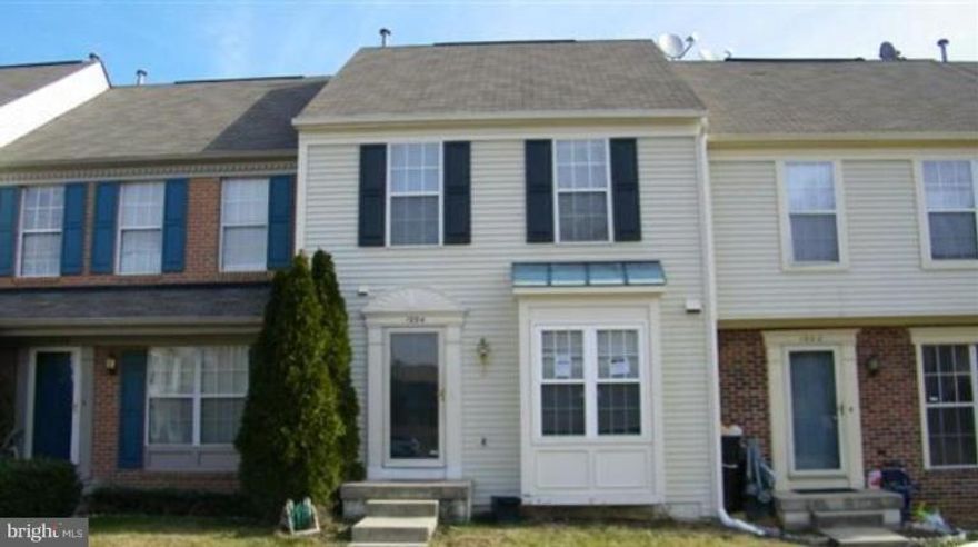 Please call tenant: before showing      Spacious 3 level 2 bedroom 3.5 bath home with fireplace.  Available now.  Near I-95 and shopping.  Good schools.  Backs to common area. Near tennis courts.  Move in ready. Basement bedroom NTC.