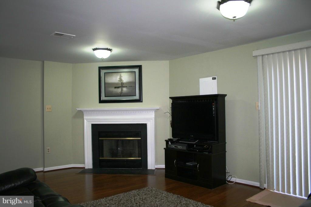 ROLLING BROOK - Residential Lease