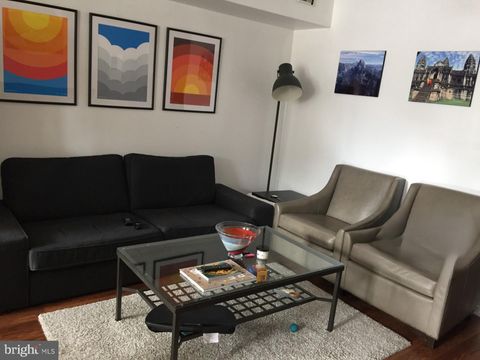 Condo For Rent - 1838 Green Street #3<br/> PHILADELPHIA, PA 19130
