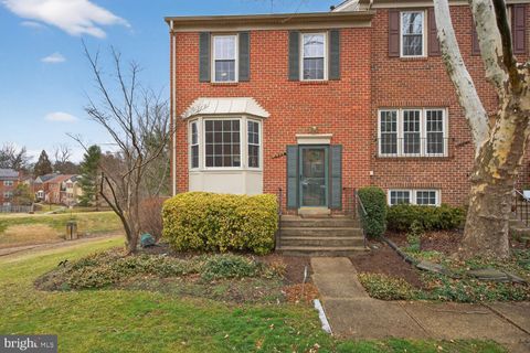 Townhouse For Sale - 4830 Treasure Court<br/> Fairfax County, FAIRFAX, VA 22032