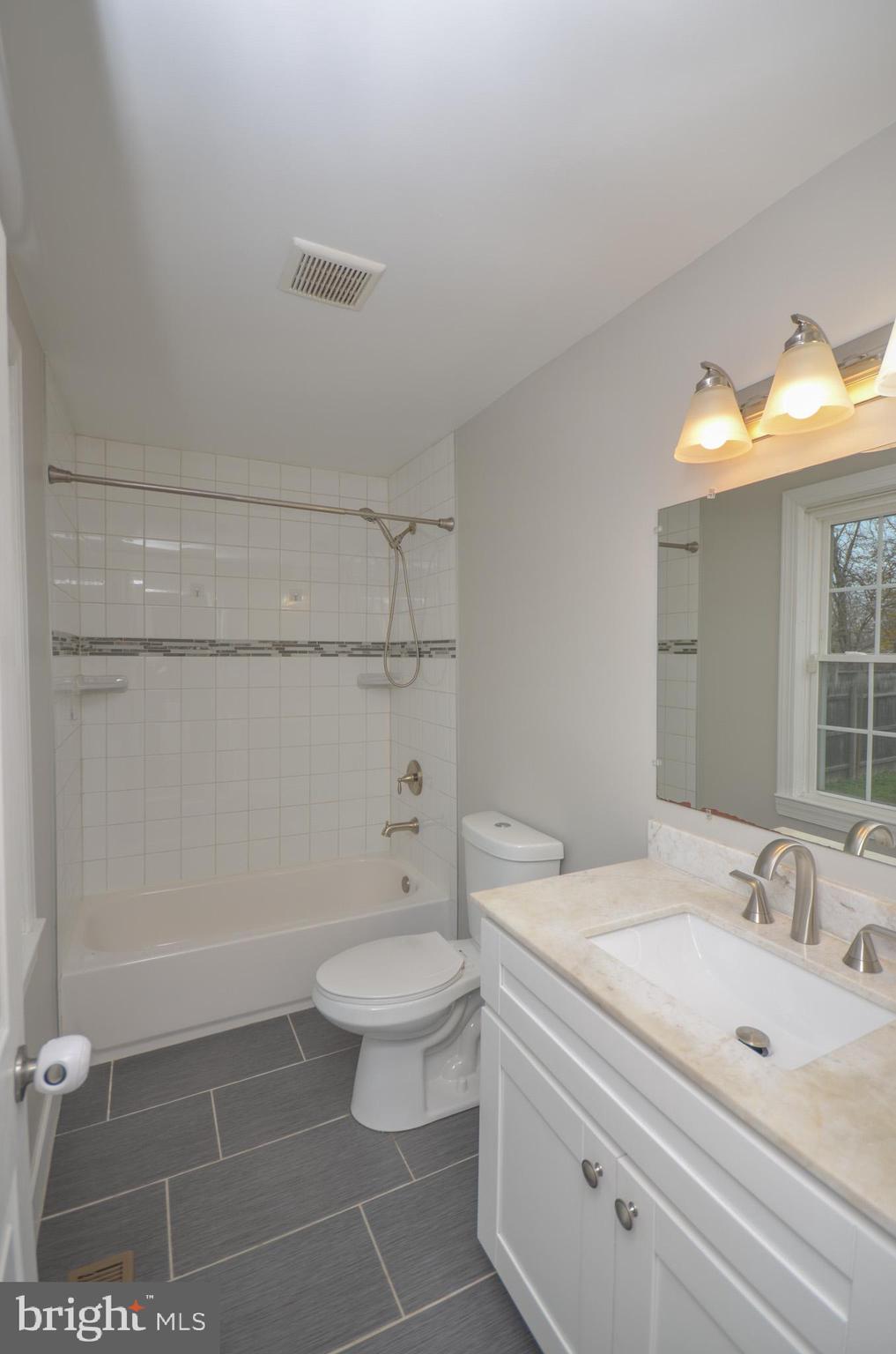 LINCOLN PARK - Residential Lease