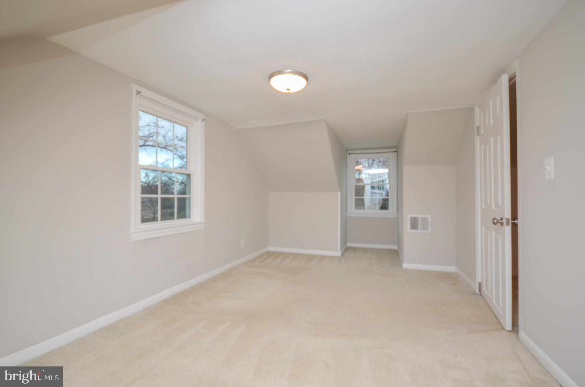 LINCOLN PARK - Residential Lease