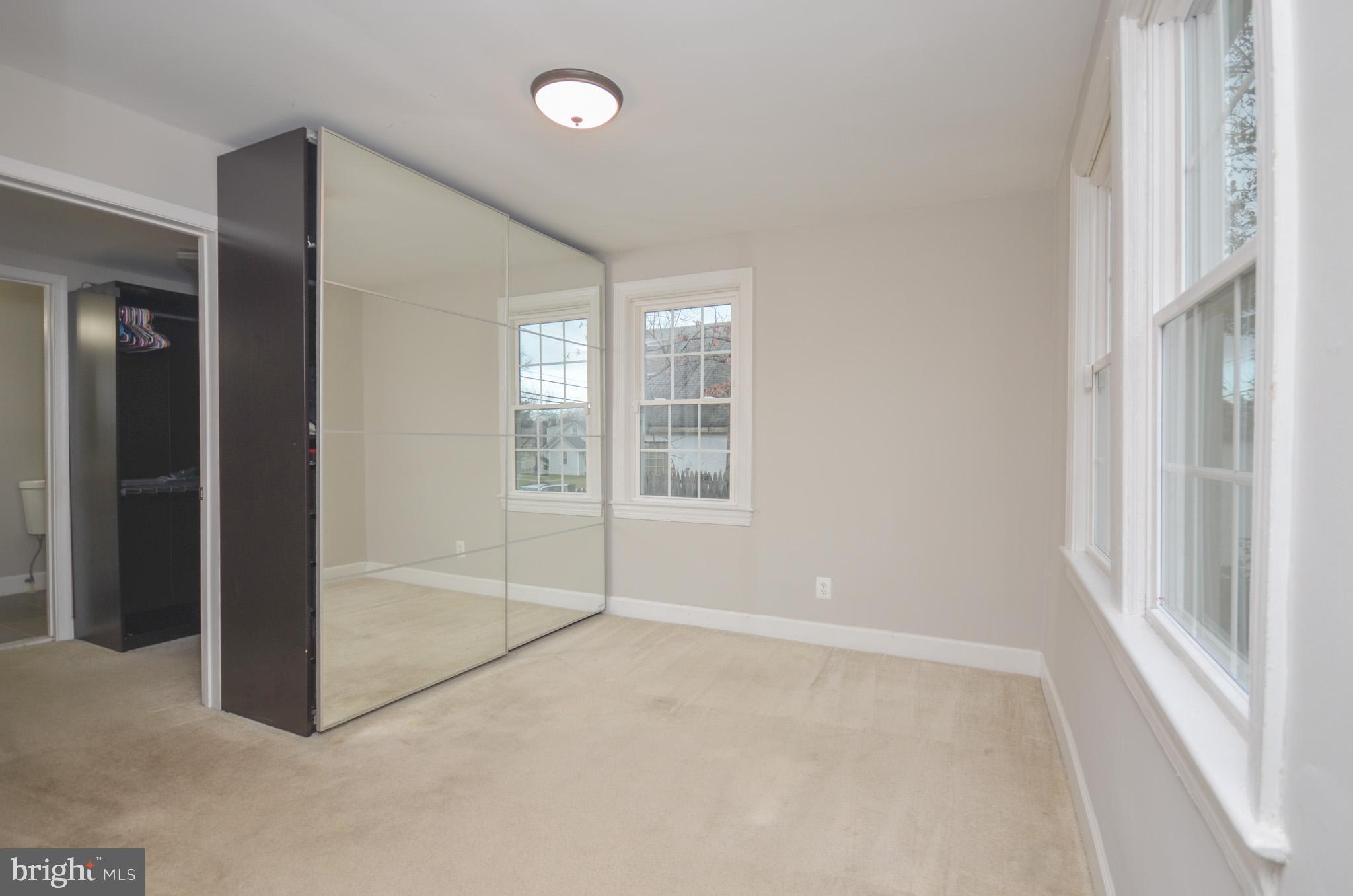 LINCOLN PARK - Residential Lease