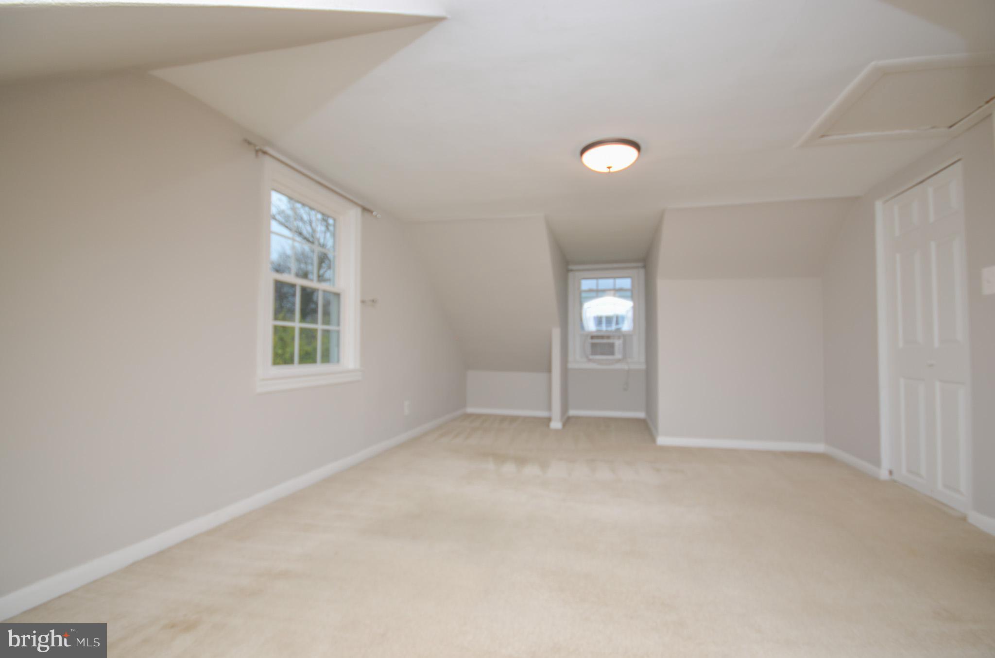 LINCOLN PARK - Residential Lease