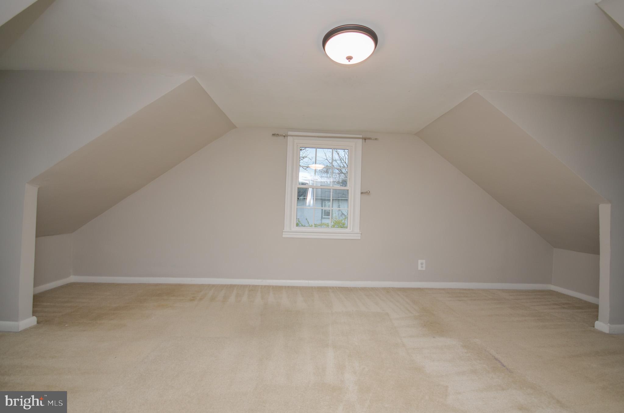 LINCOLN PARK - Residential Lease