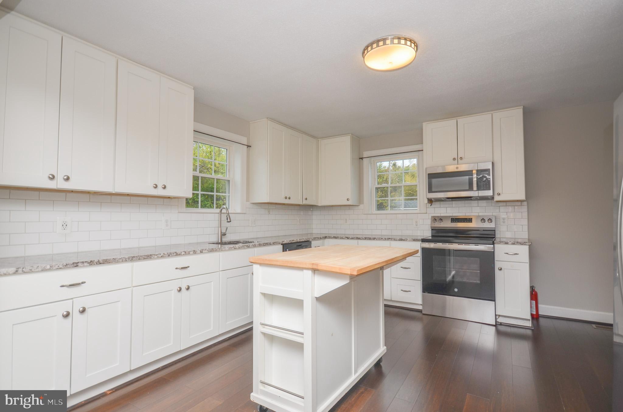 LINCOLN PARK - Residential Lease