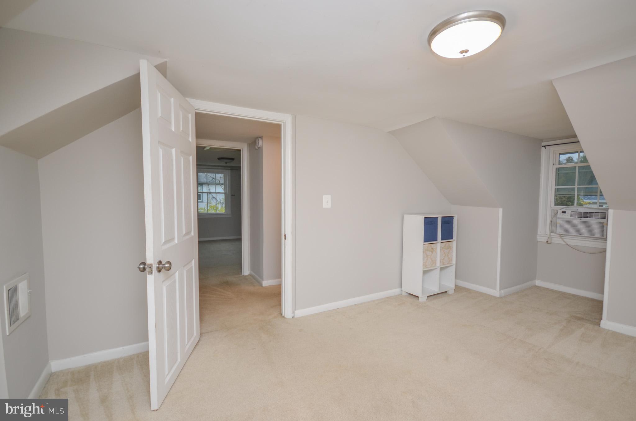 LINCOLN PARK - Residential Lease