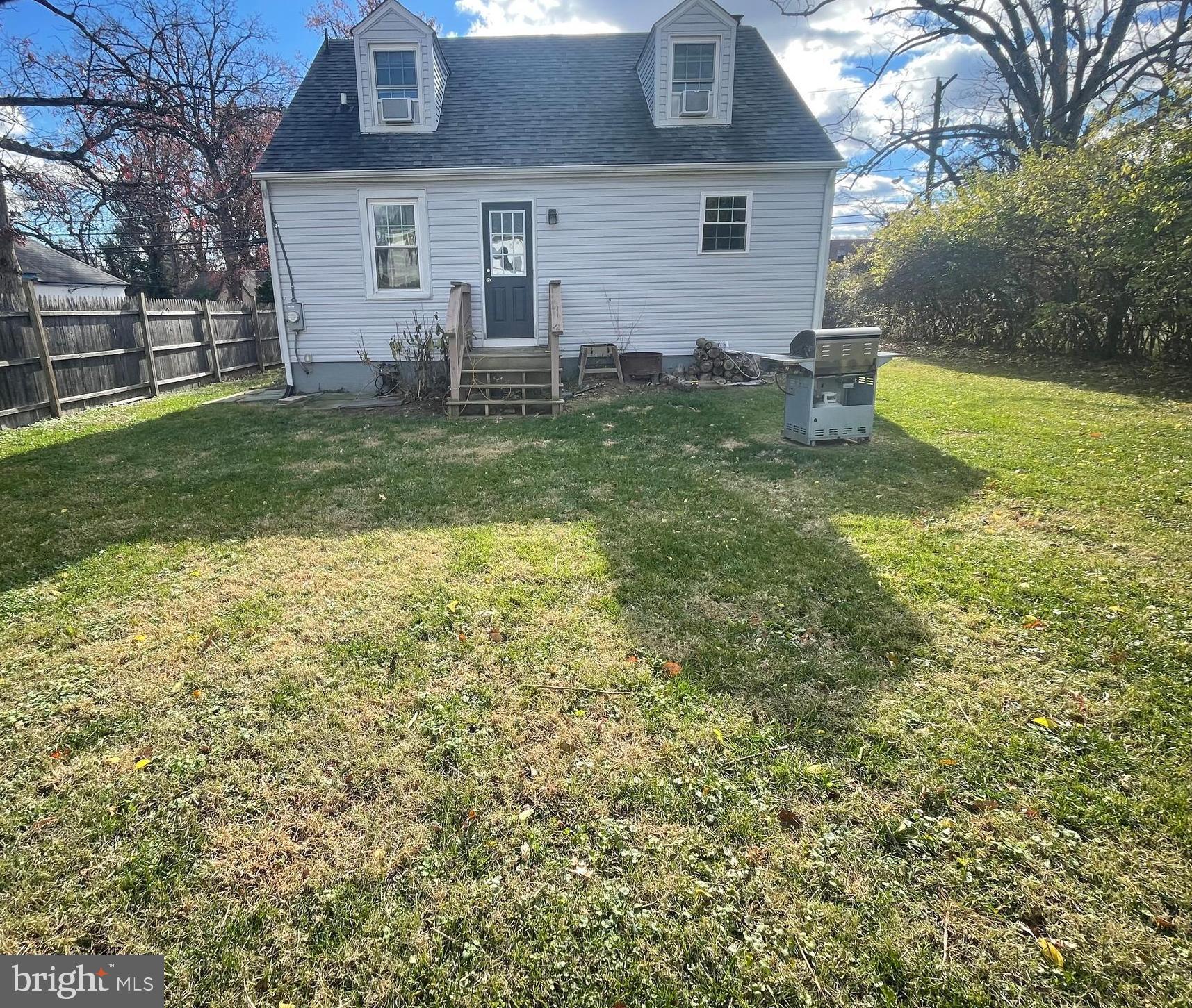 LINCOLN PARK - Residential Lease