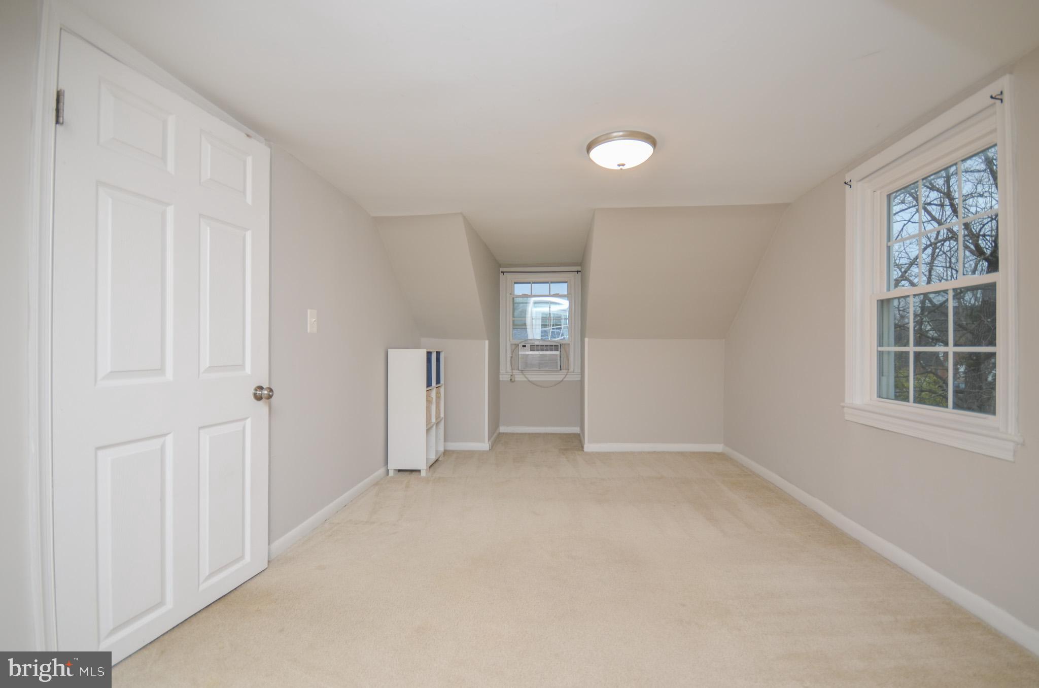 LINCOLN PARK - Residential Lease