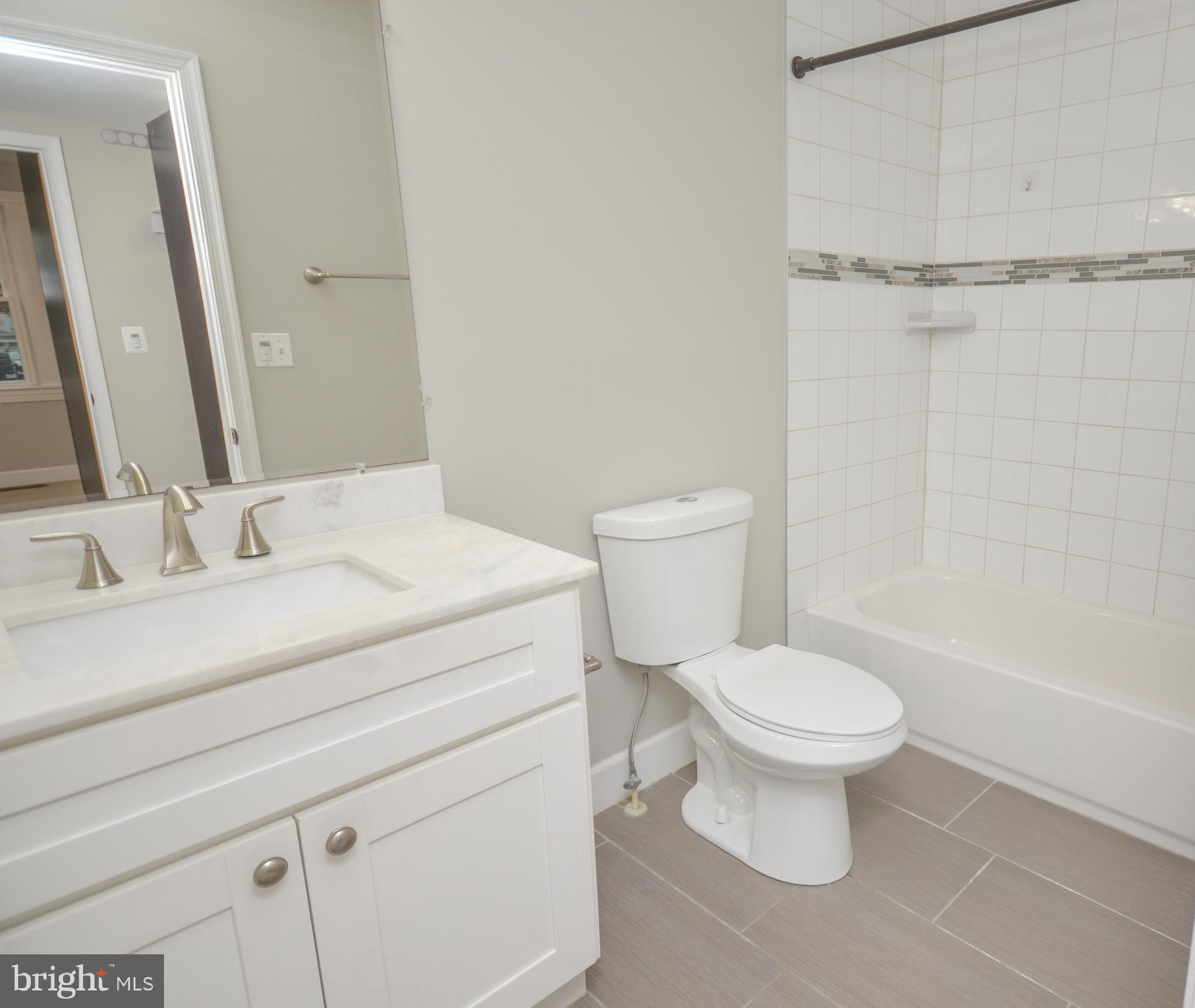 LINCOLN PARK - Residential Lease