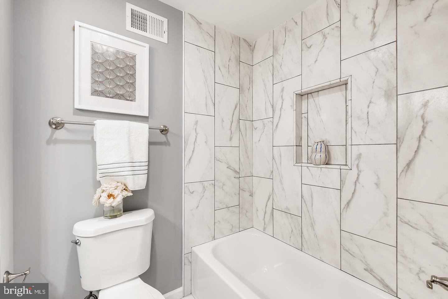 GREEKTOWN - Residential Lease