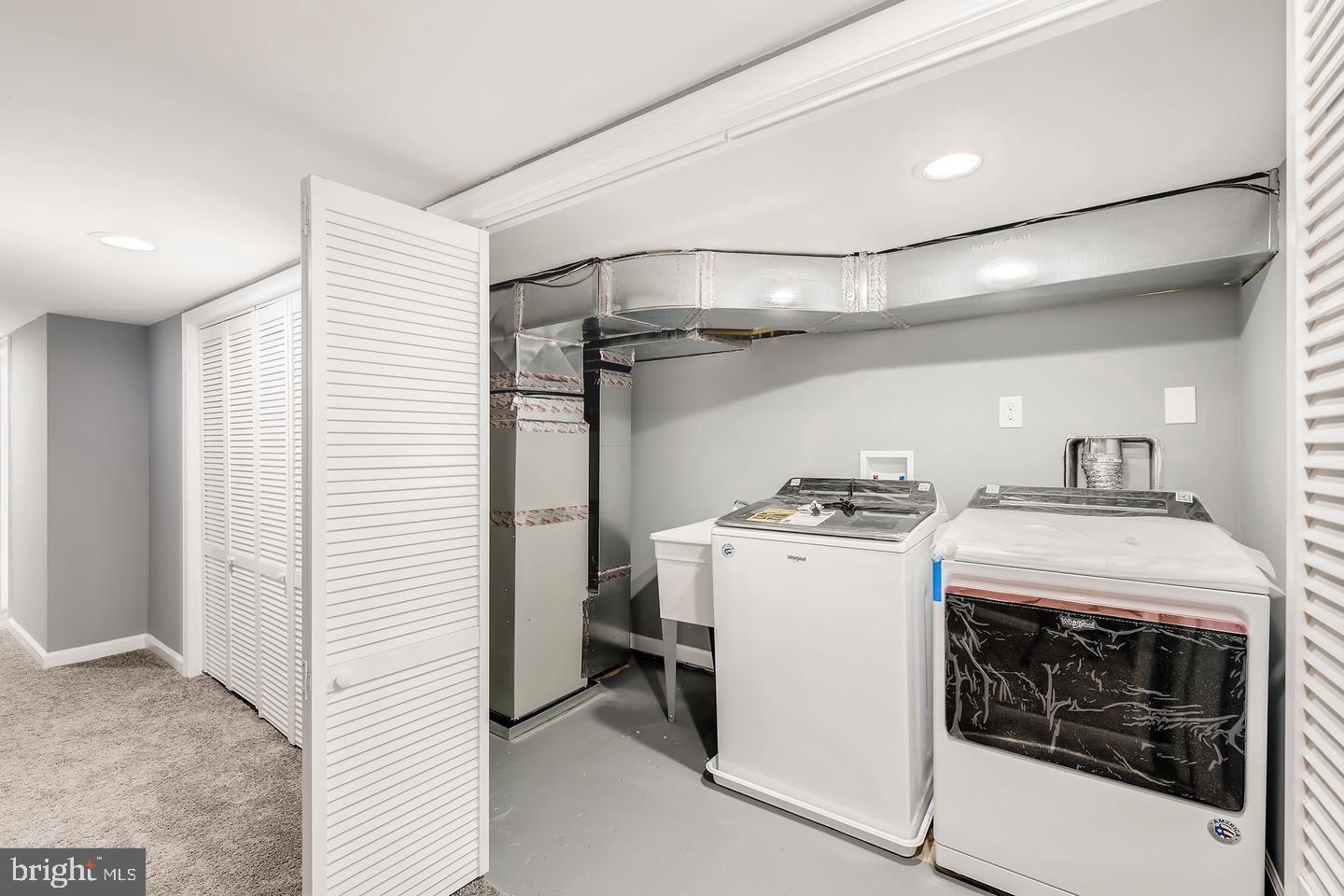 GREEKTOWN - Residential Lease