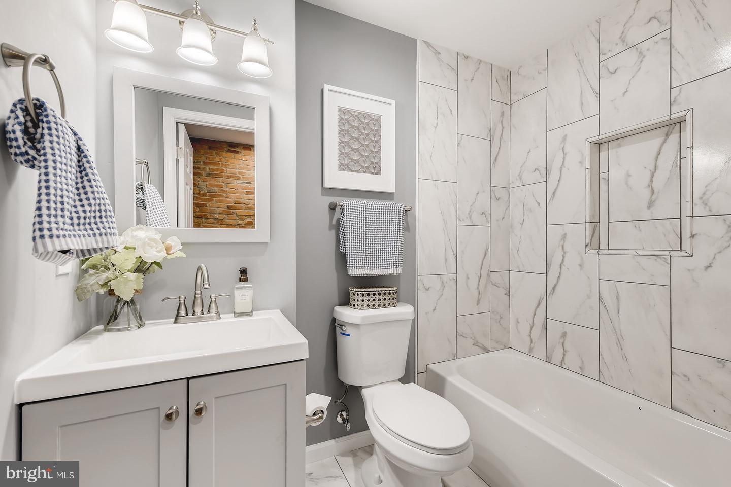 GREEKTOWN - Residential Lease