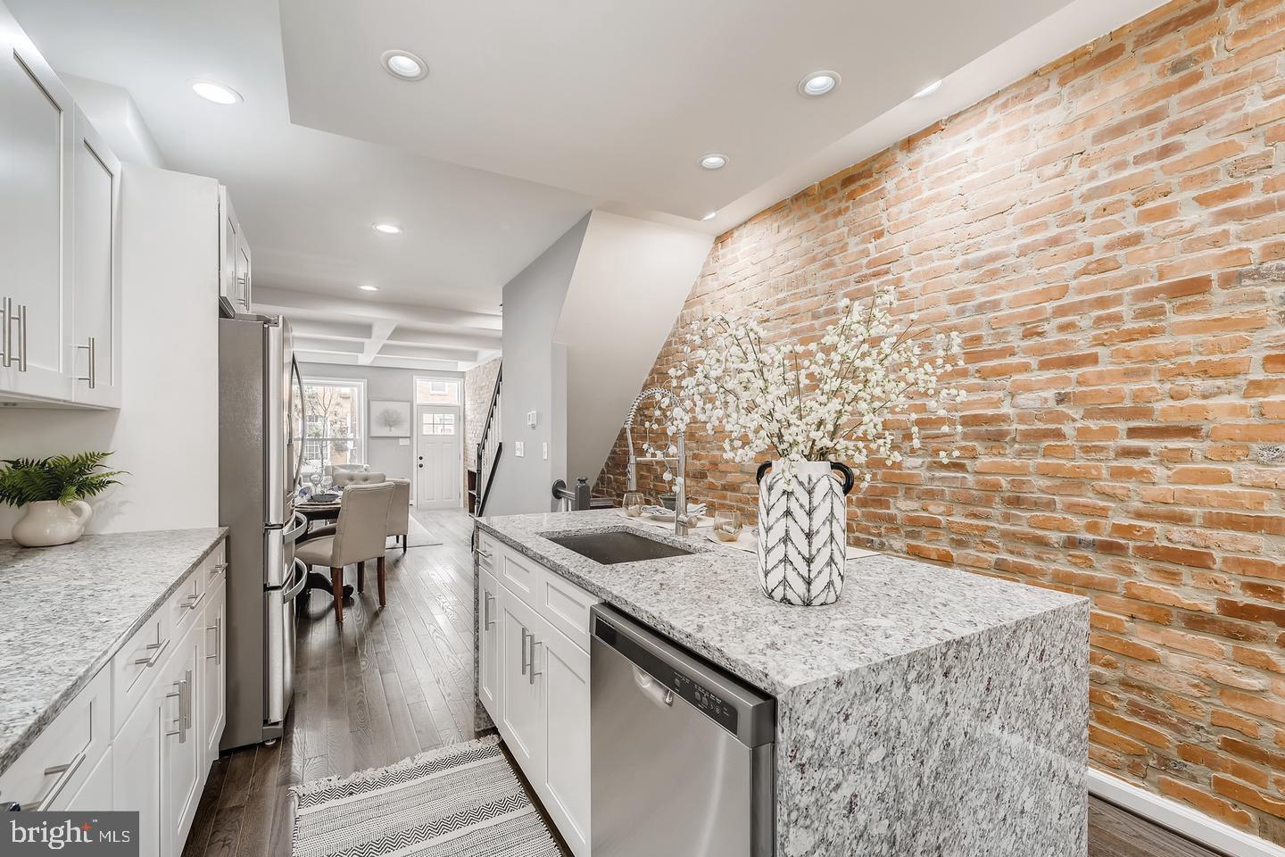 GREEKTOWN - Residential Lease