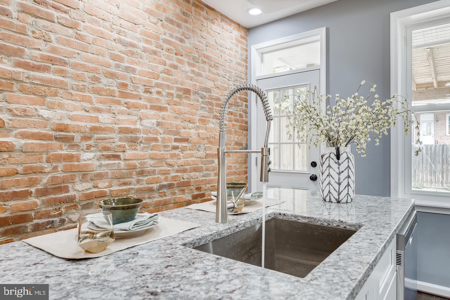 GREEKTOWN - Residential Lease