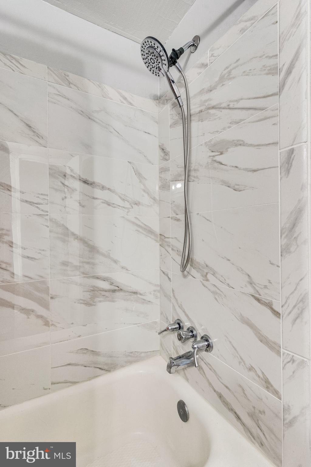 SEVILLE - Residential Lease