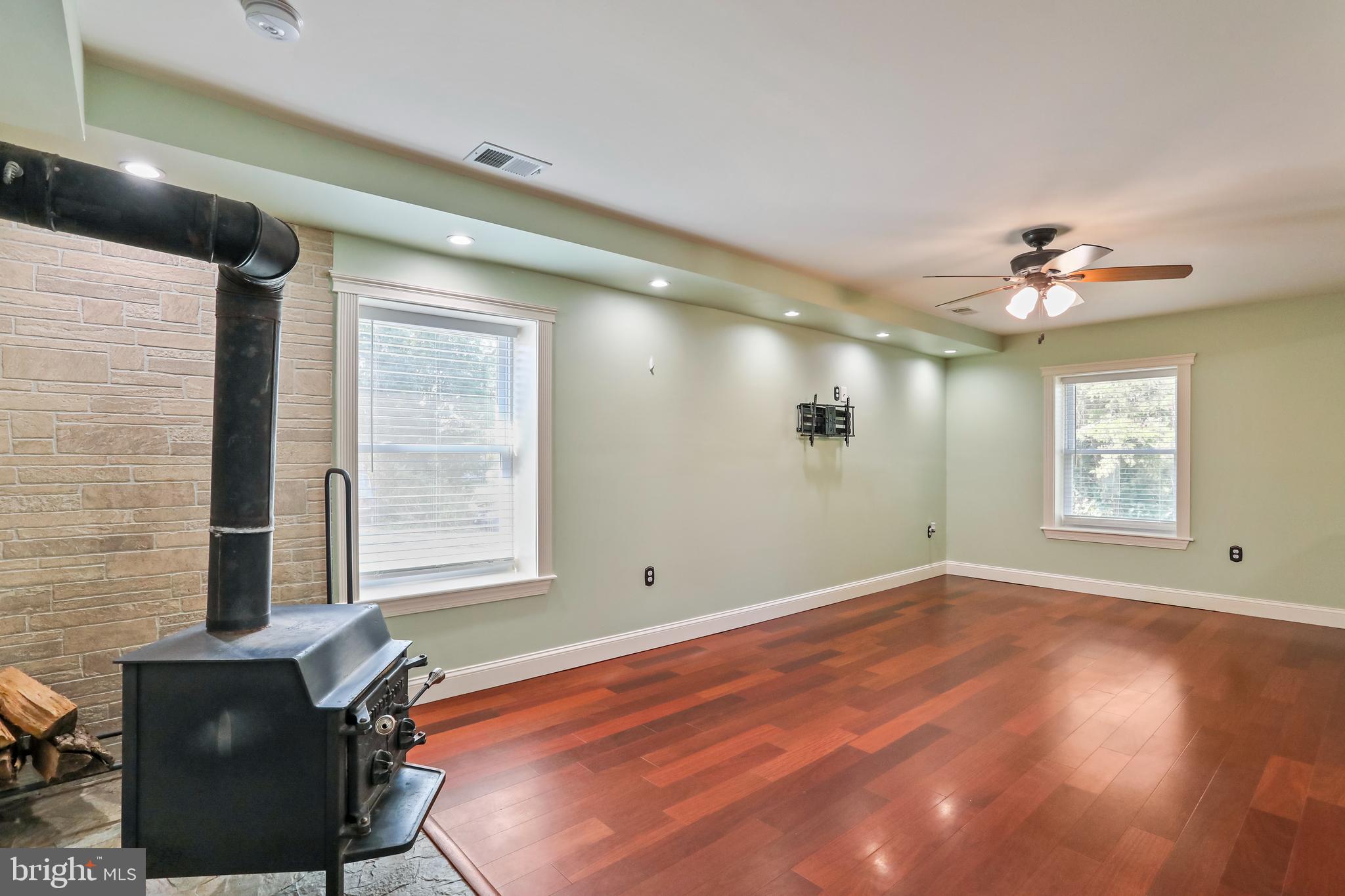 KEYES FERRY ACRES - Residential