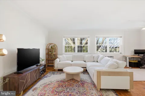 3470 Martha Custis Drive, Alexandria, VA MLS: VAAX2053462