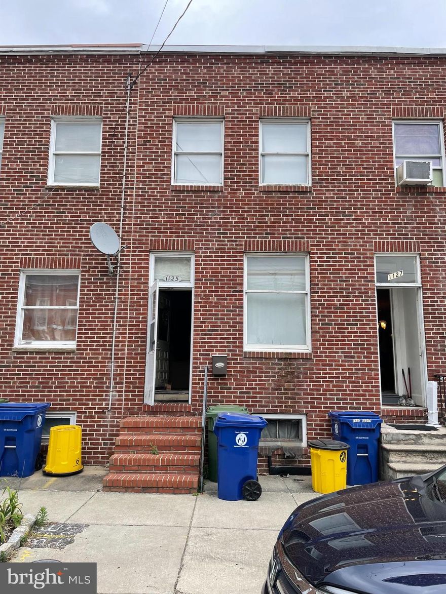 INVESTMENT OPPORTUNITY! House will need to be renovated.  Excellent opportunity for an investor or handy homeowner.  Cash or private loans only.  Inspection contingencies will not be considered - AS IS Only - All junk in the property conveys.