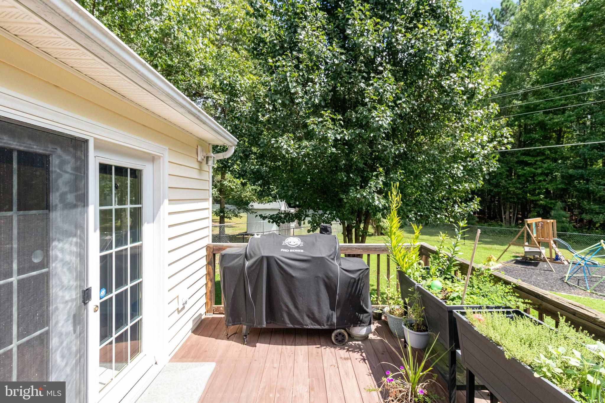 5212 FARMCREST CIRCLE