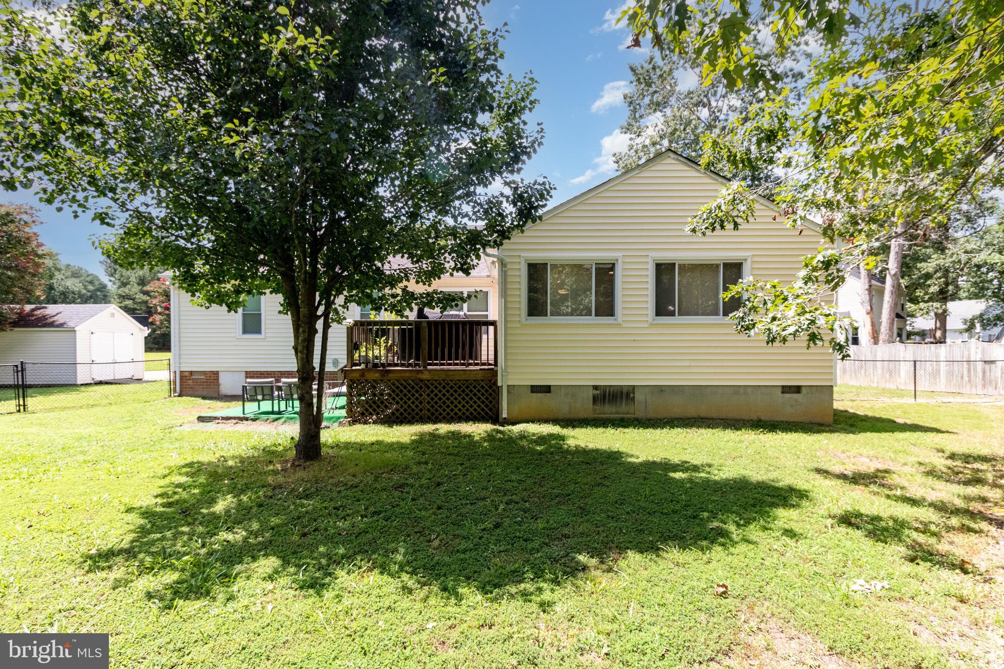 5212 FARMCREST CIRCLE