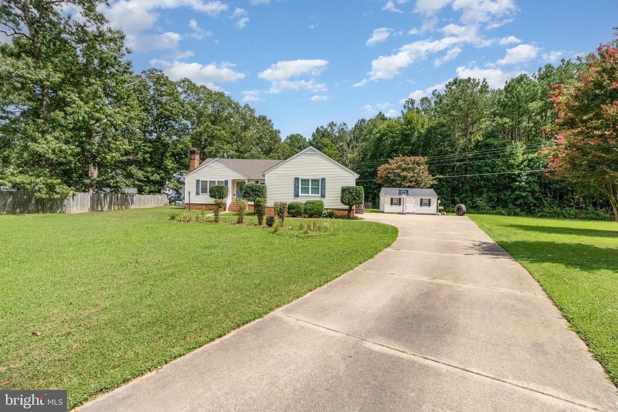 5212 FARMCREST CIRCLE