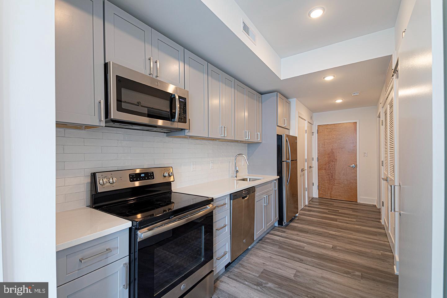 LOFT DISTRICT - Residential Lease