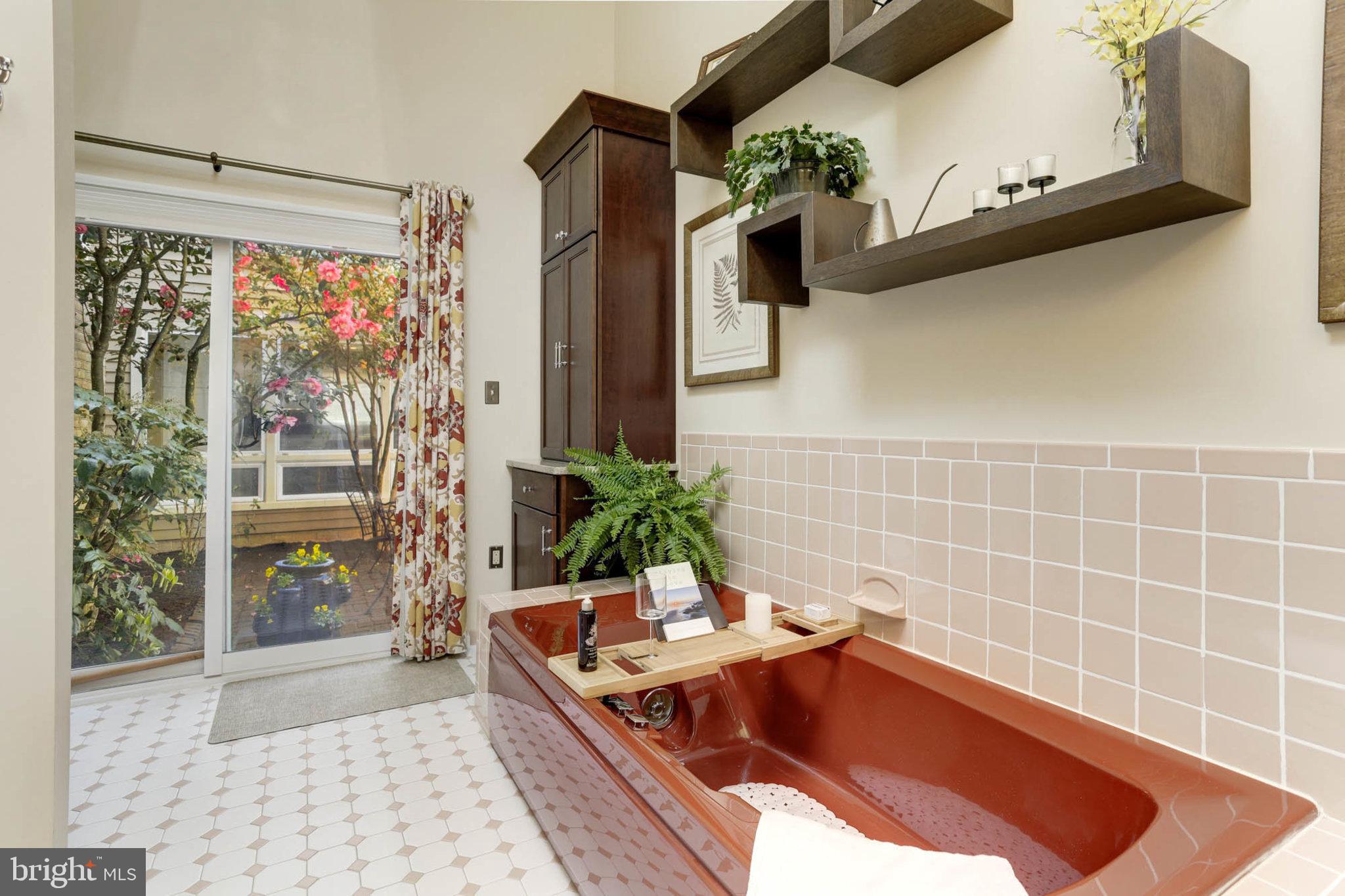 HIGHLAND LAKE - Residential