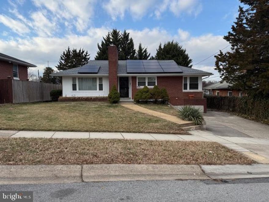 Dont miss your chance to rent a beautiful single family home. This home boast tons of space with 6 bedrooms, 2.5 bathrooms, office, living room and dining room, family room and a 2nd kitchen. There is a full size washer and dryer as well as a huge fenced in backyard. This home is built for fun, entertainment and comfort. Lots of off street parking as well as street parking. The home is partially furnished. No smoking allowed, pets accepted on a case by case basis. Tenant pays all utilites and maintains the front and backyard landscaping. Come take a look at  your new home.