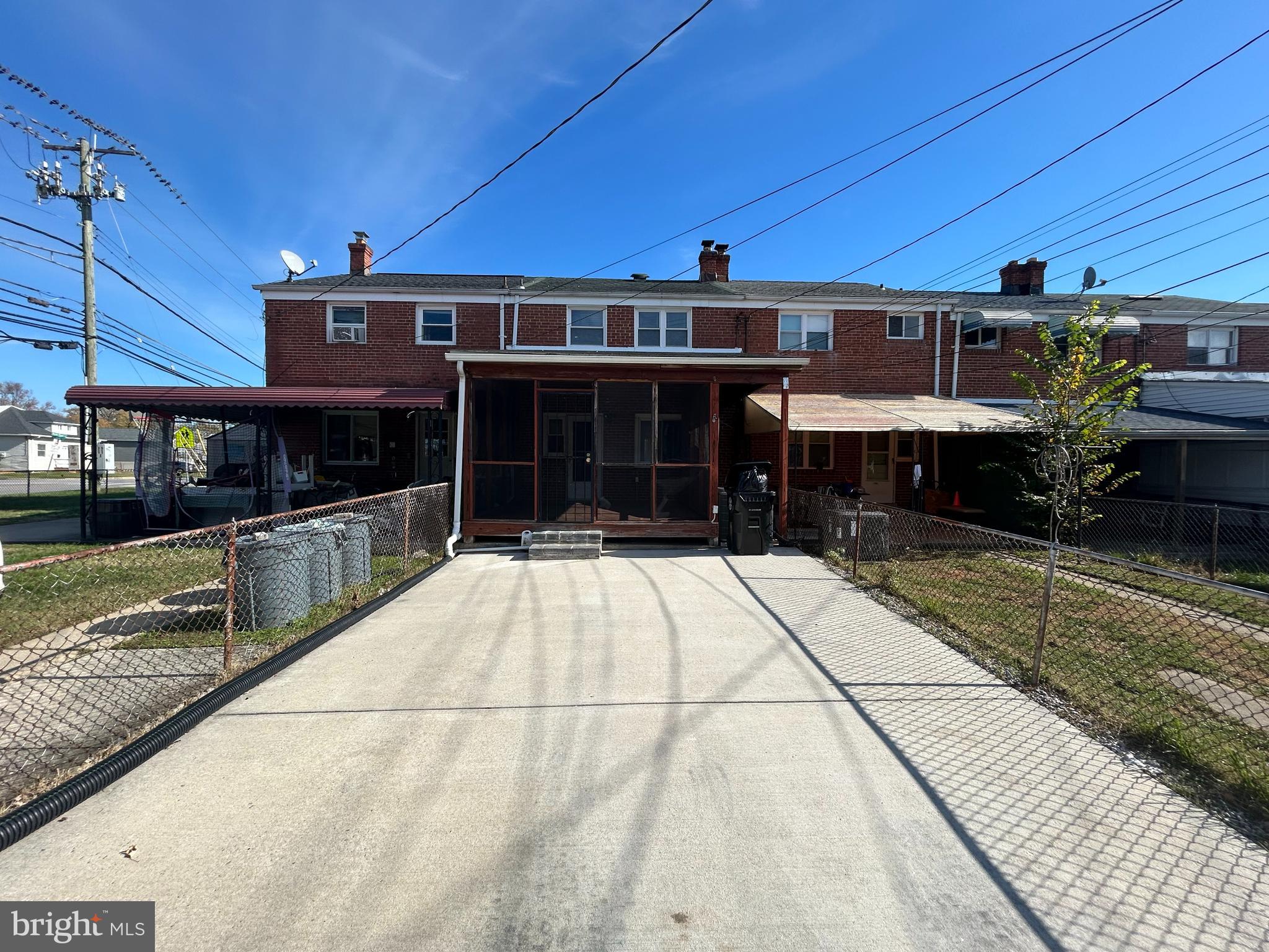 CHARLESMONT - Residential Lease