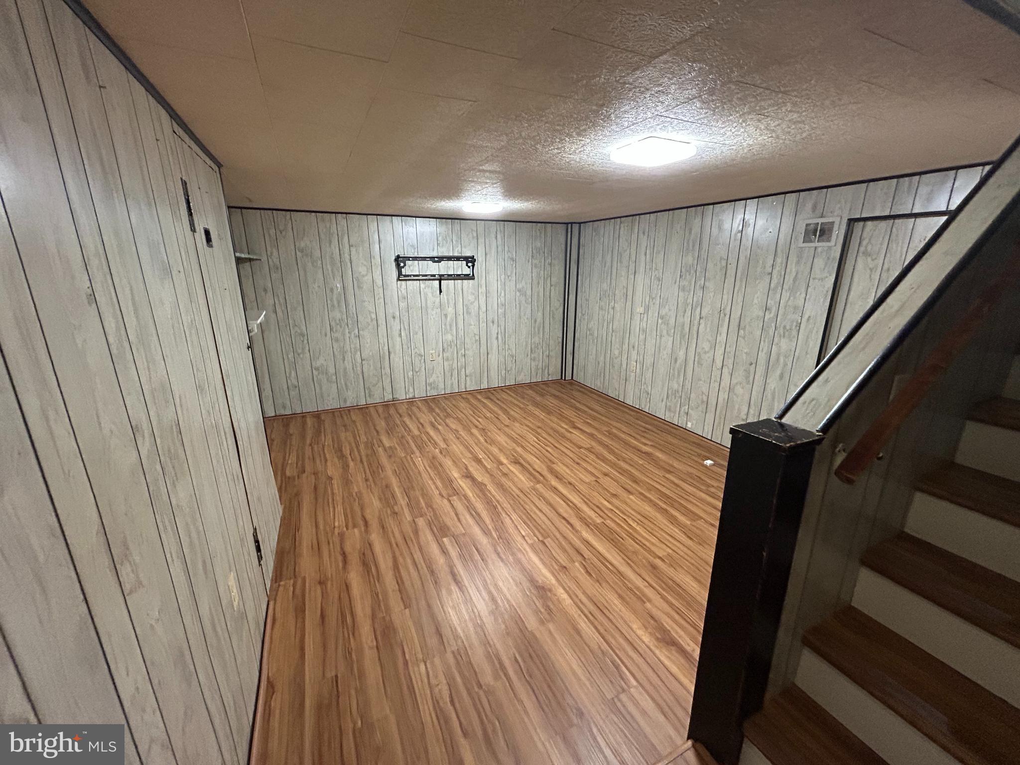 CHARLESMONT - Residential Lease