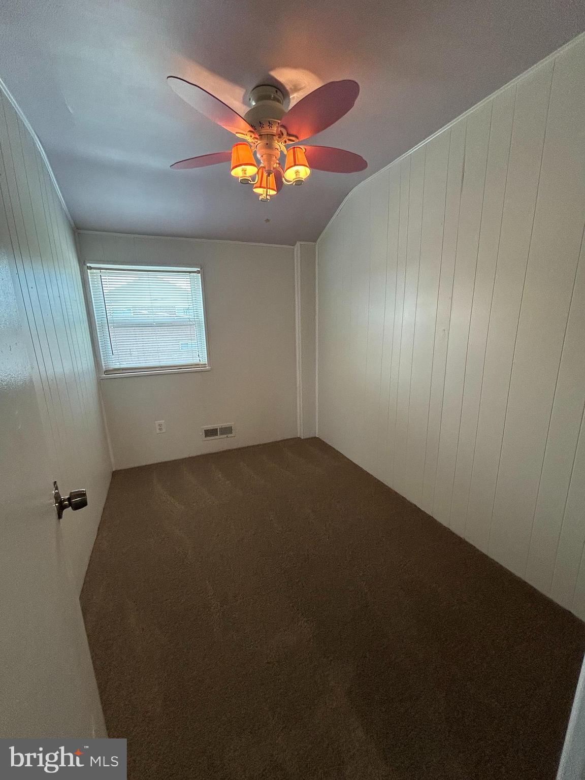 CHARLESMONT - Residential Lease