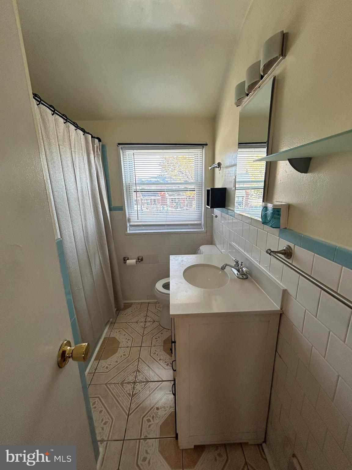 CHARLESMONT - Residential Lease