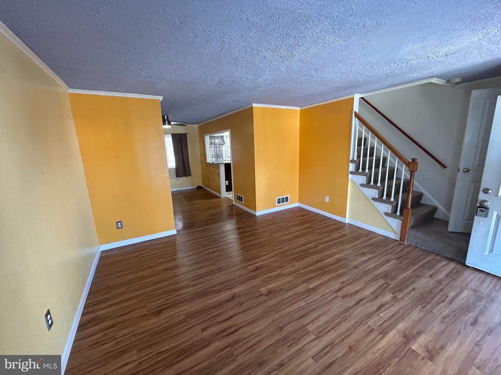 CHARLESMONT - Residential Lease