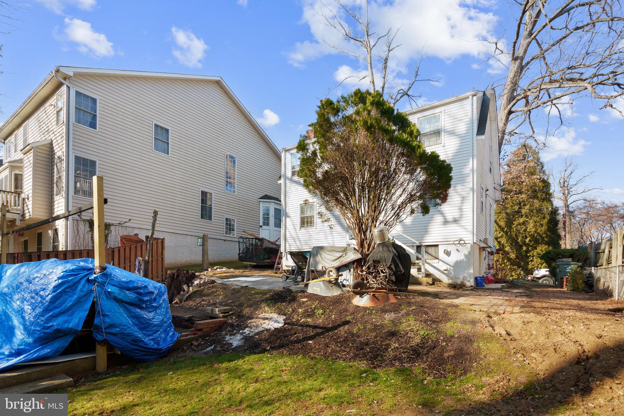 LORCOM GROVE - Residential