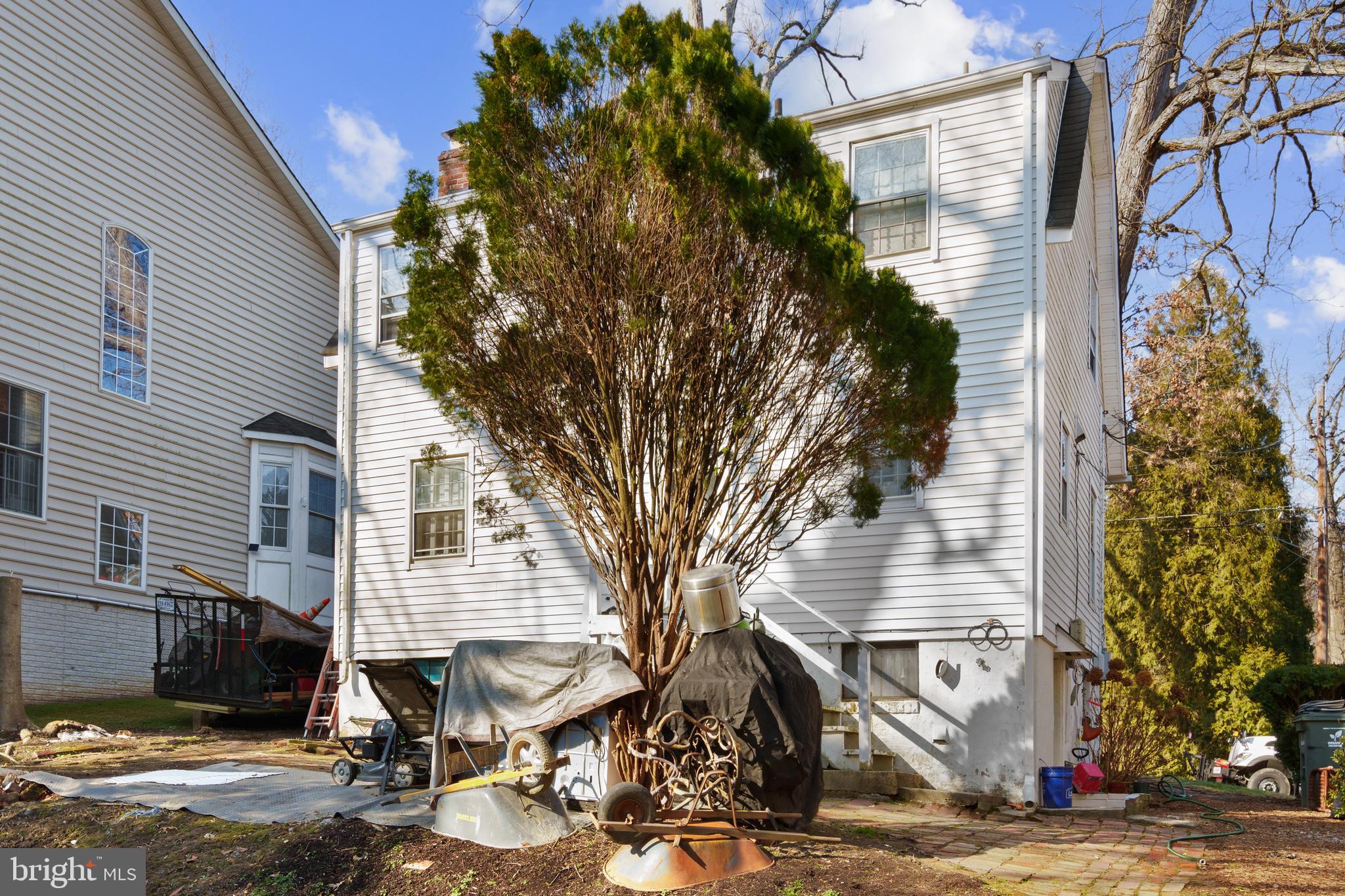 LORCOM GROVE - Residential