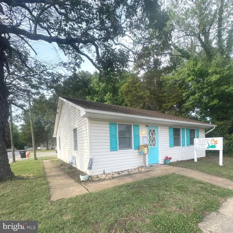 Photo of 233 Colonial Avenue, COLONIAL BEACH, VA 22443 (MLS # VAWE2011508)