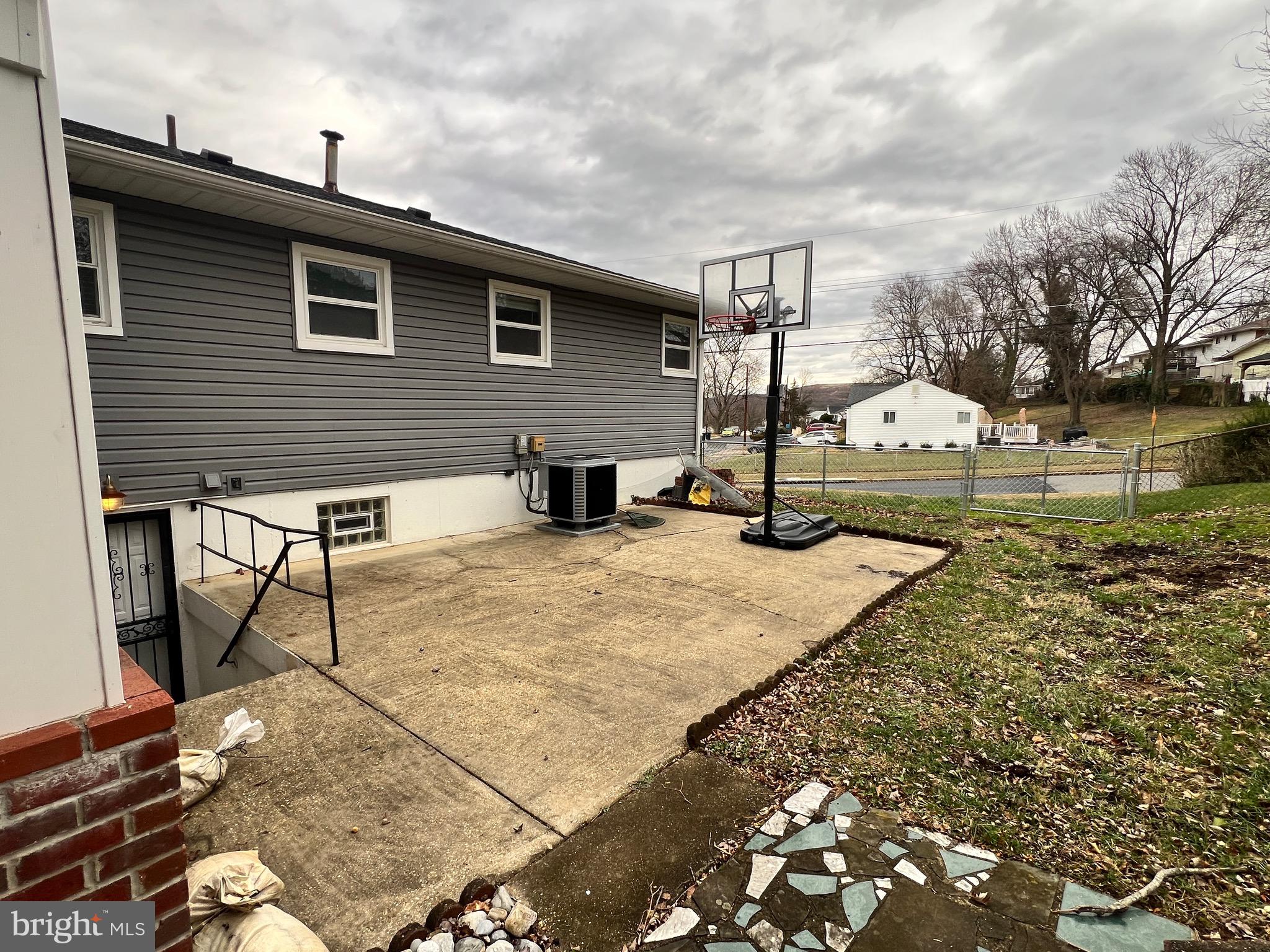 BROOKE MANOR - Residential Lease