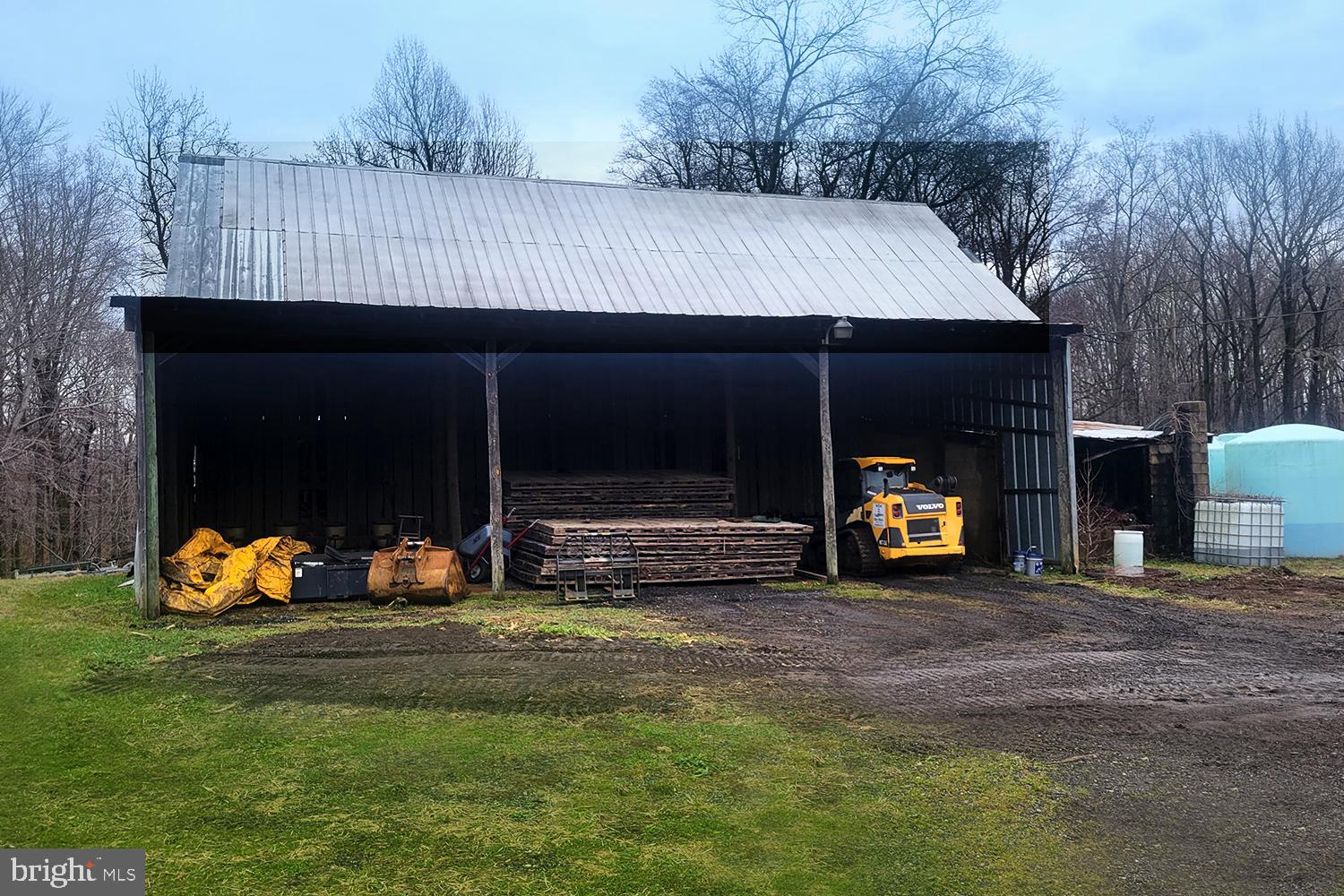 TRACYS LANDING - Farm