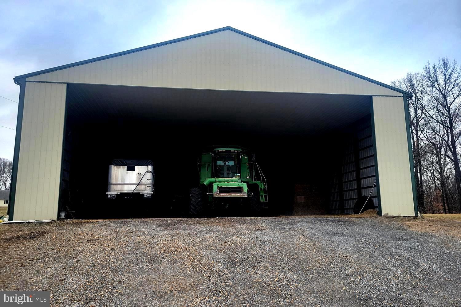 TRACYS LANDING - Farm