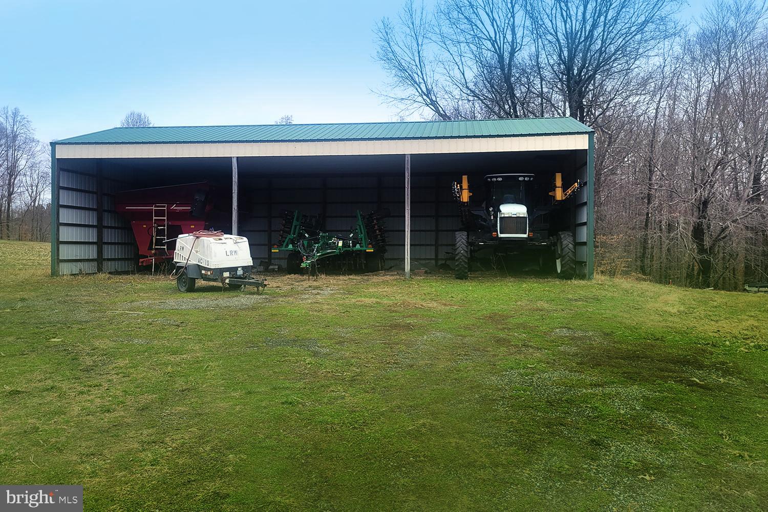 TRACYS LANDING - Farm