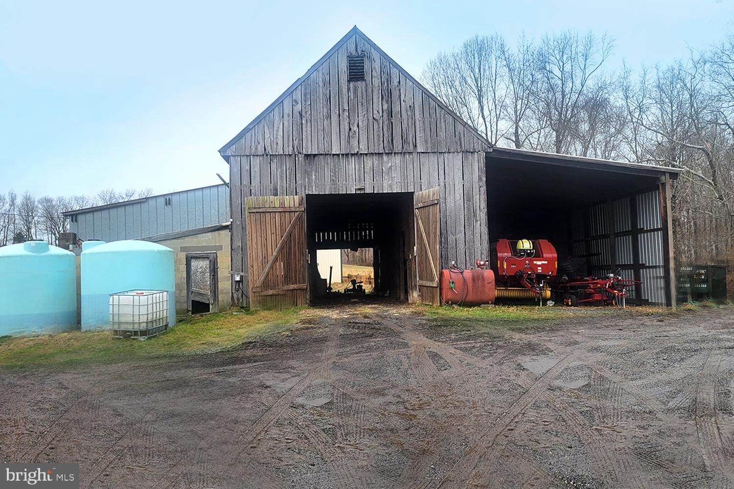 TRACYS LANDING - Farm