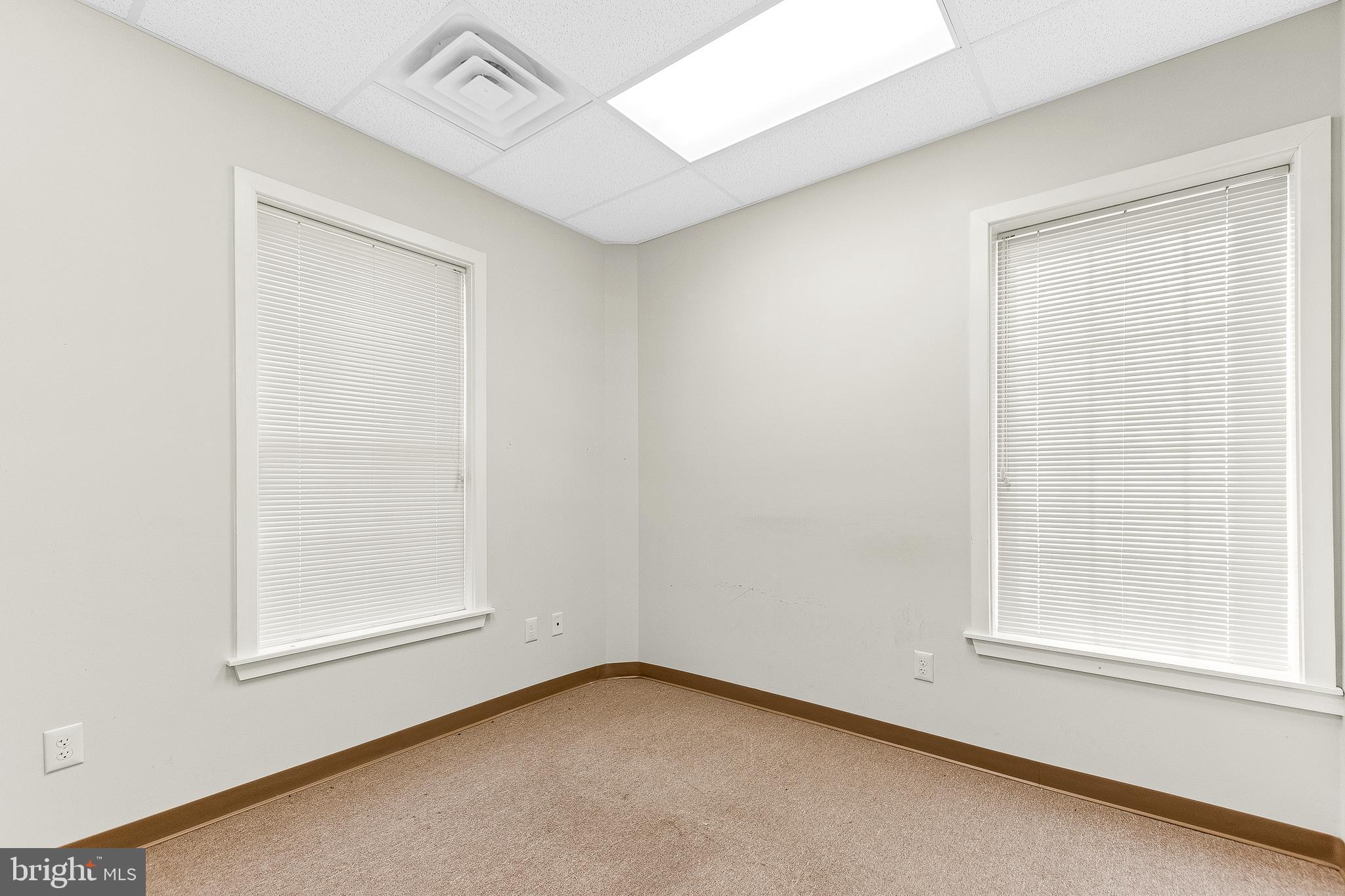 GREENLAND GARDENS - Commercial Lease