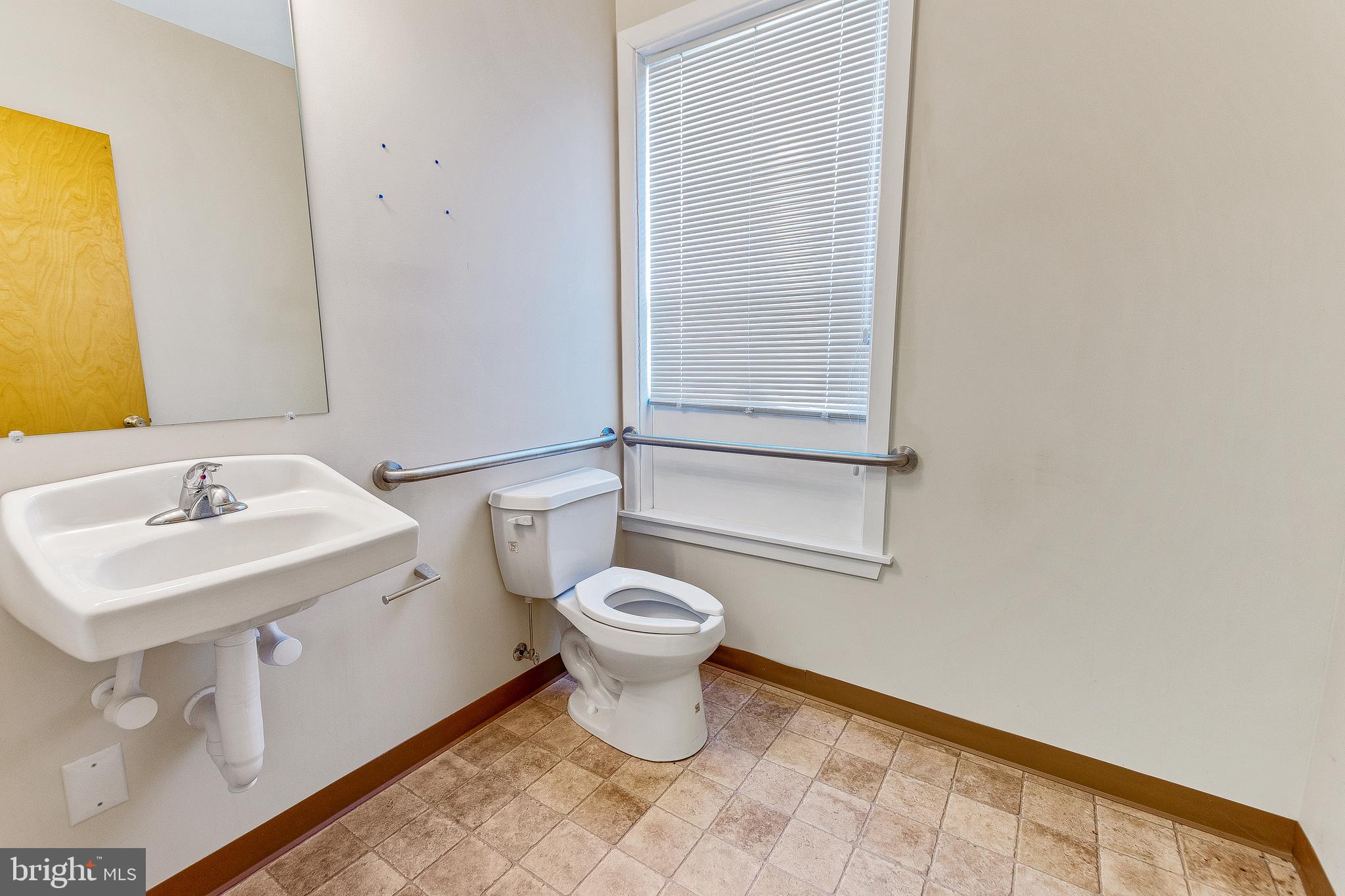 GREENLAND GARDENS - Commercial Lease