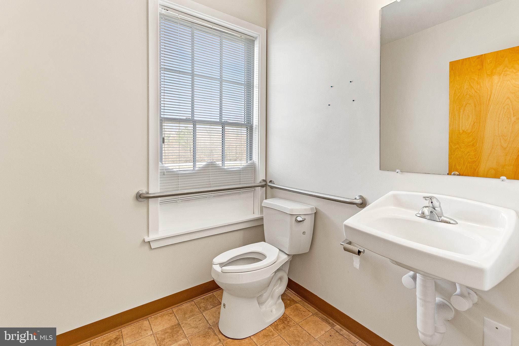 GREENLAND GARDENS - Commercial Lease