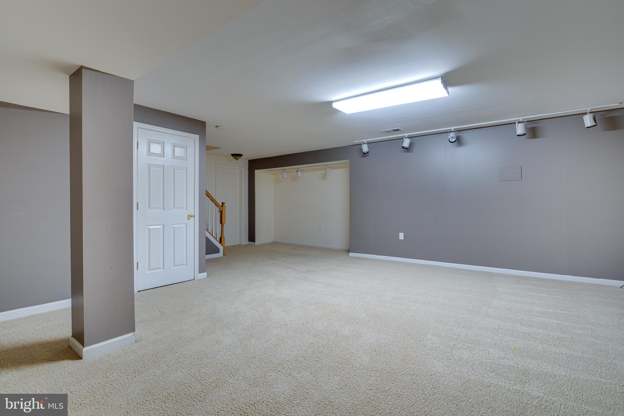 MEADOW BROOK - Residential