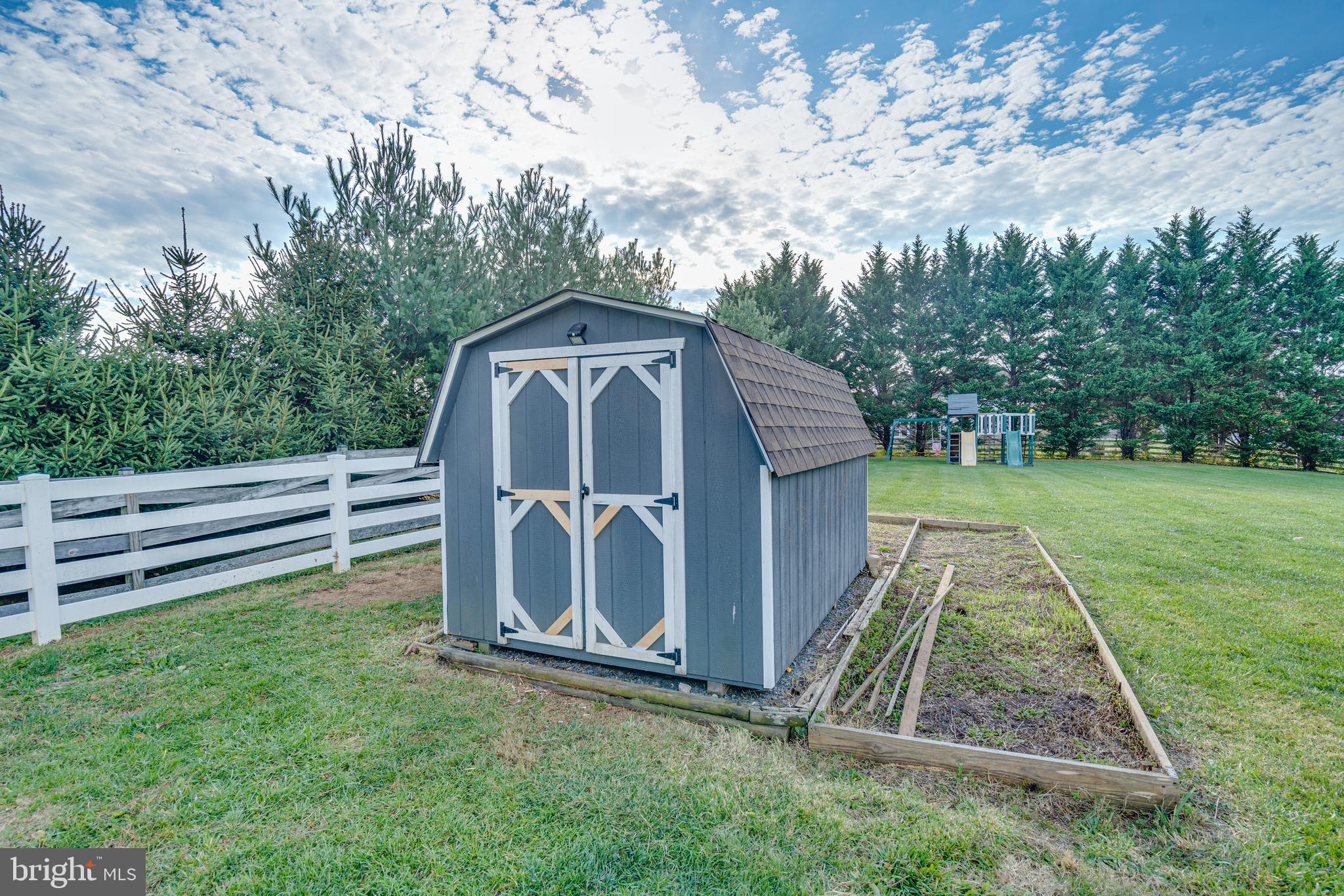 MEADOW BROOK - Residential