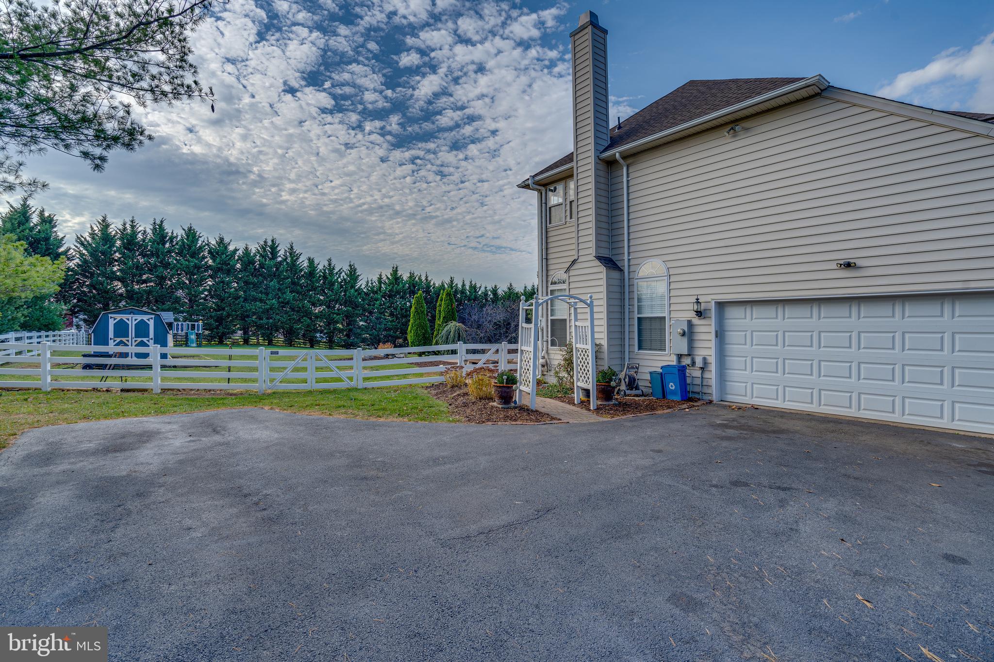 MEADOW BROOK - Residential