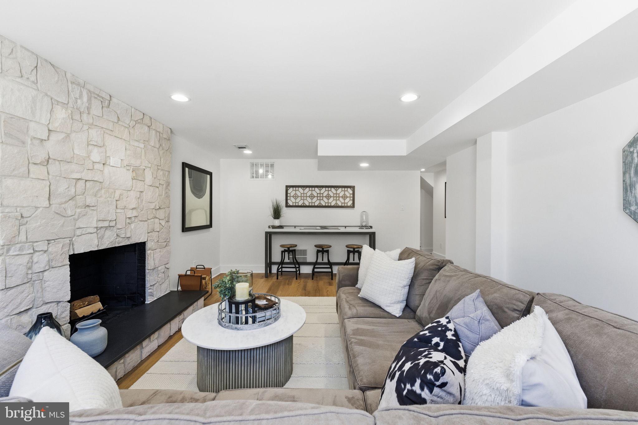 ROLLING VALLEY - Residential