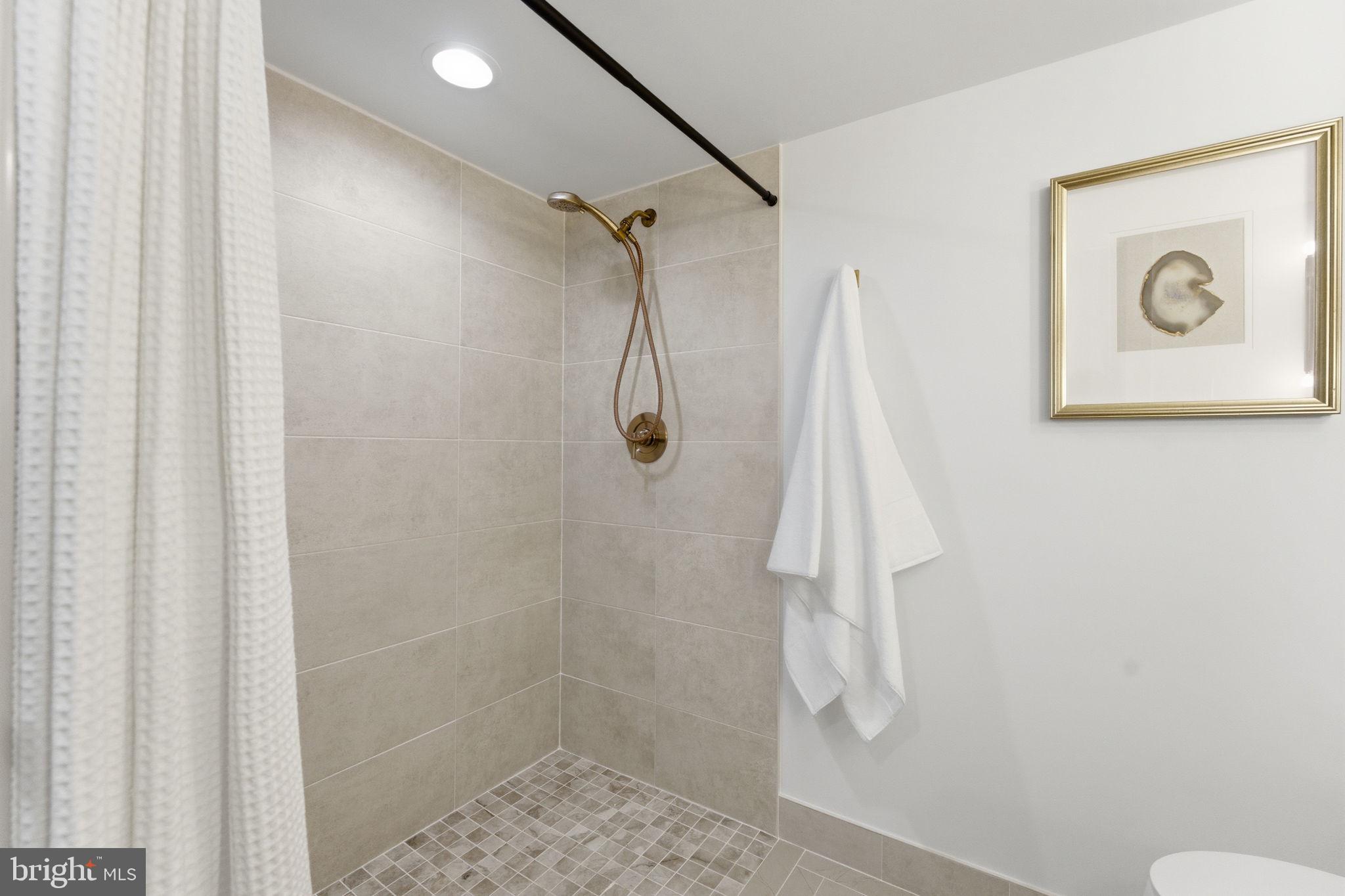 ROLLING VALLEY - Residential